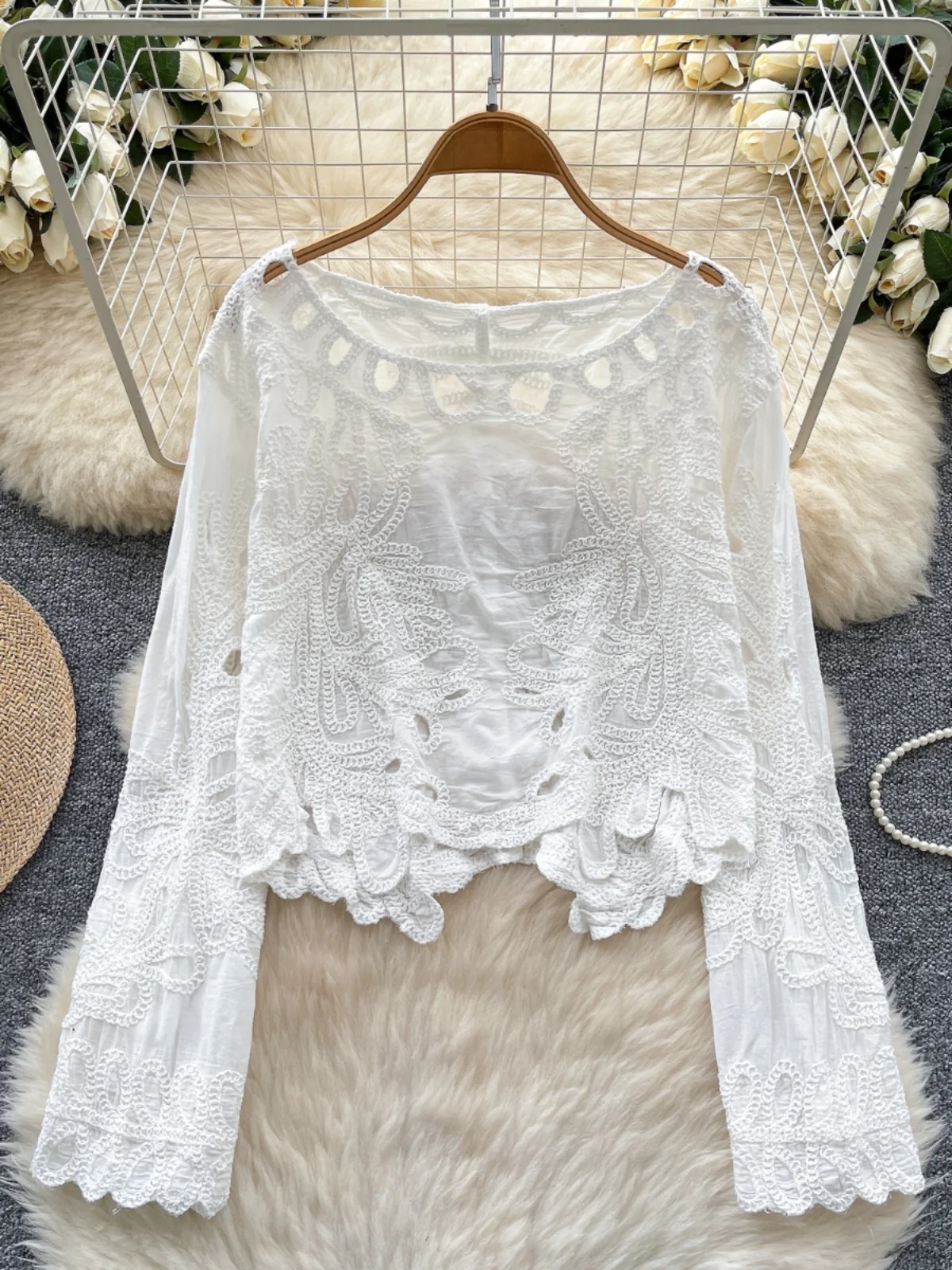 قميص نسائي عصري متعدد الاستخدامات لخريف وشتاء 2024، تصميم جديد مطرز ومفرغ بأكمام طويلة، نمط كوري فضفاض