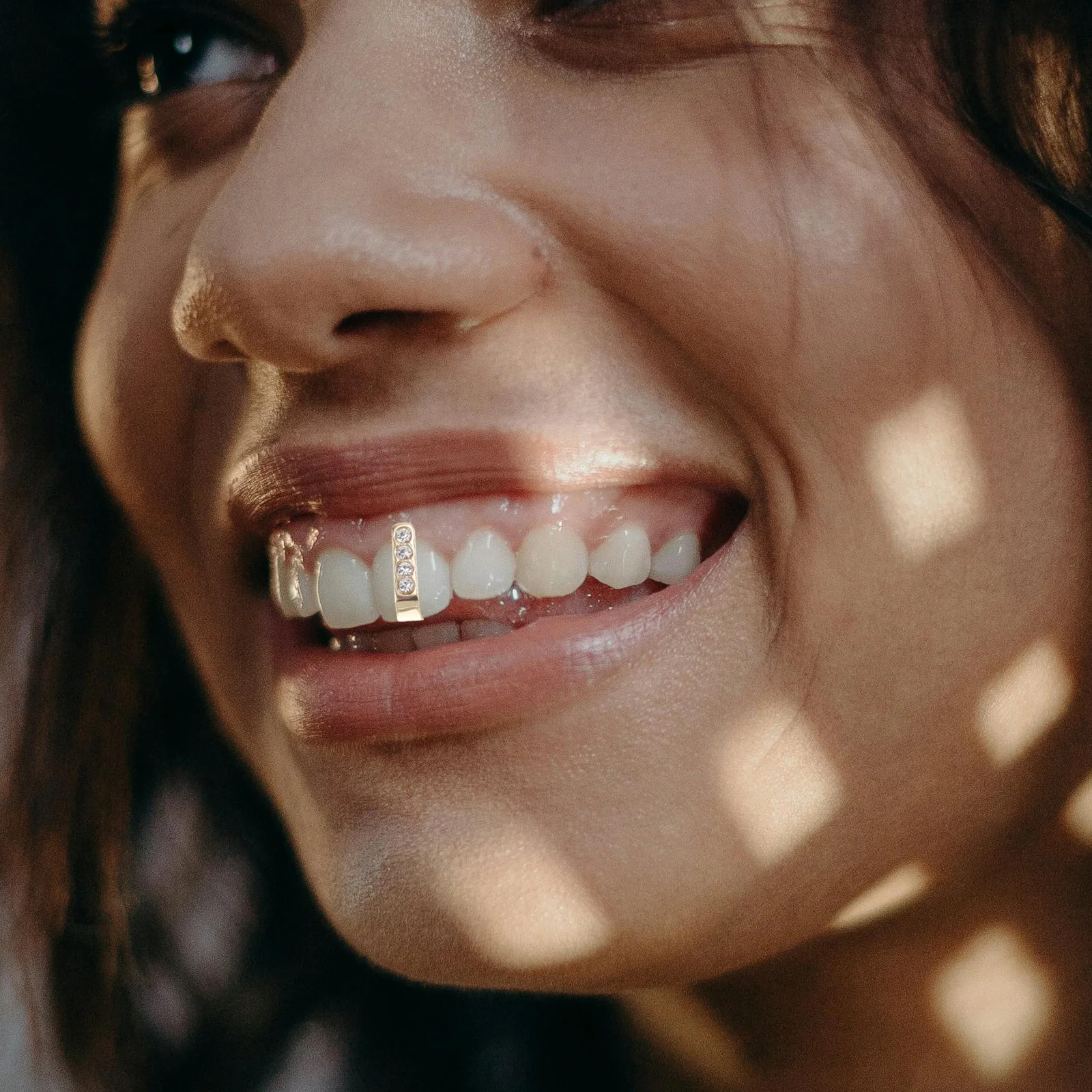2Pcs Four Rhinestone Gold Tooth Caps Hip Hop Vertical Bar Tooth Jewelry Fake Teeth Party Costume Accessory Accessories