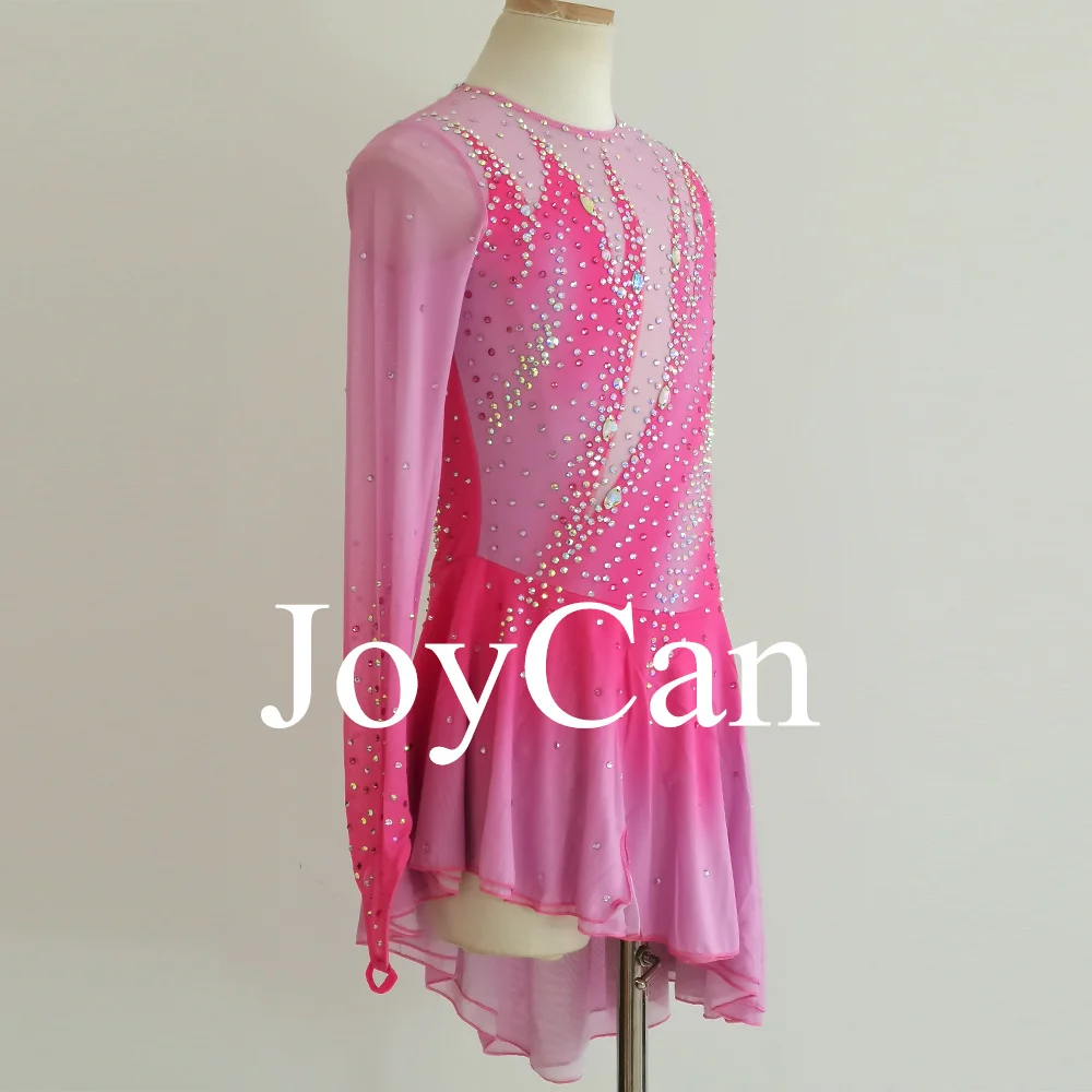 فستان JoyCan للتزلج على الجليد للفتيات باللون الوردي مطبوع بأحجار الراين المتلألئة وثياب أداء المنافسة حسب الطلب