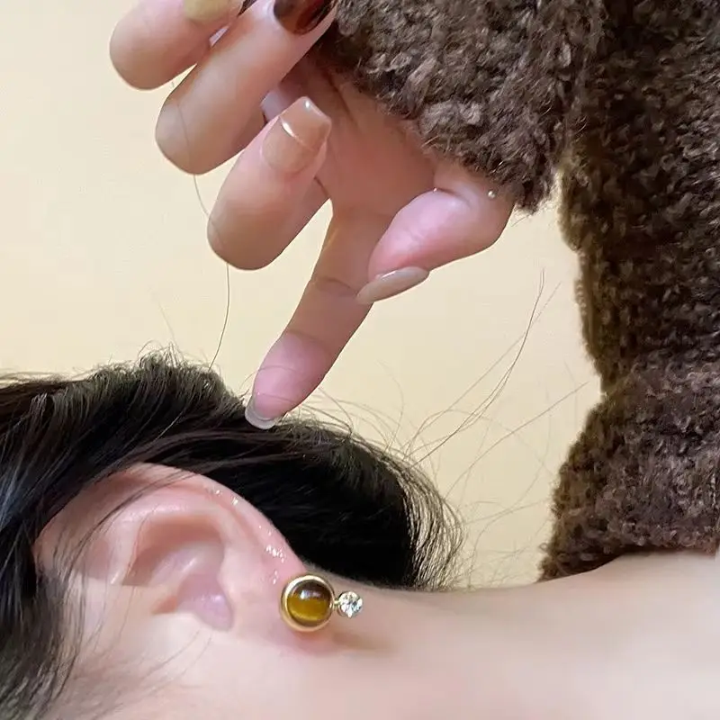 

2026 New Brown Rhinestones Round Oval Stud Earrings for Women Trendy Metal Vintage Party Small Geometry Jewelry Gift