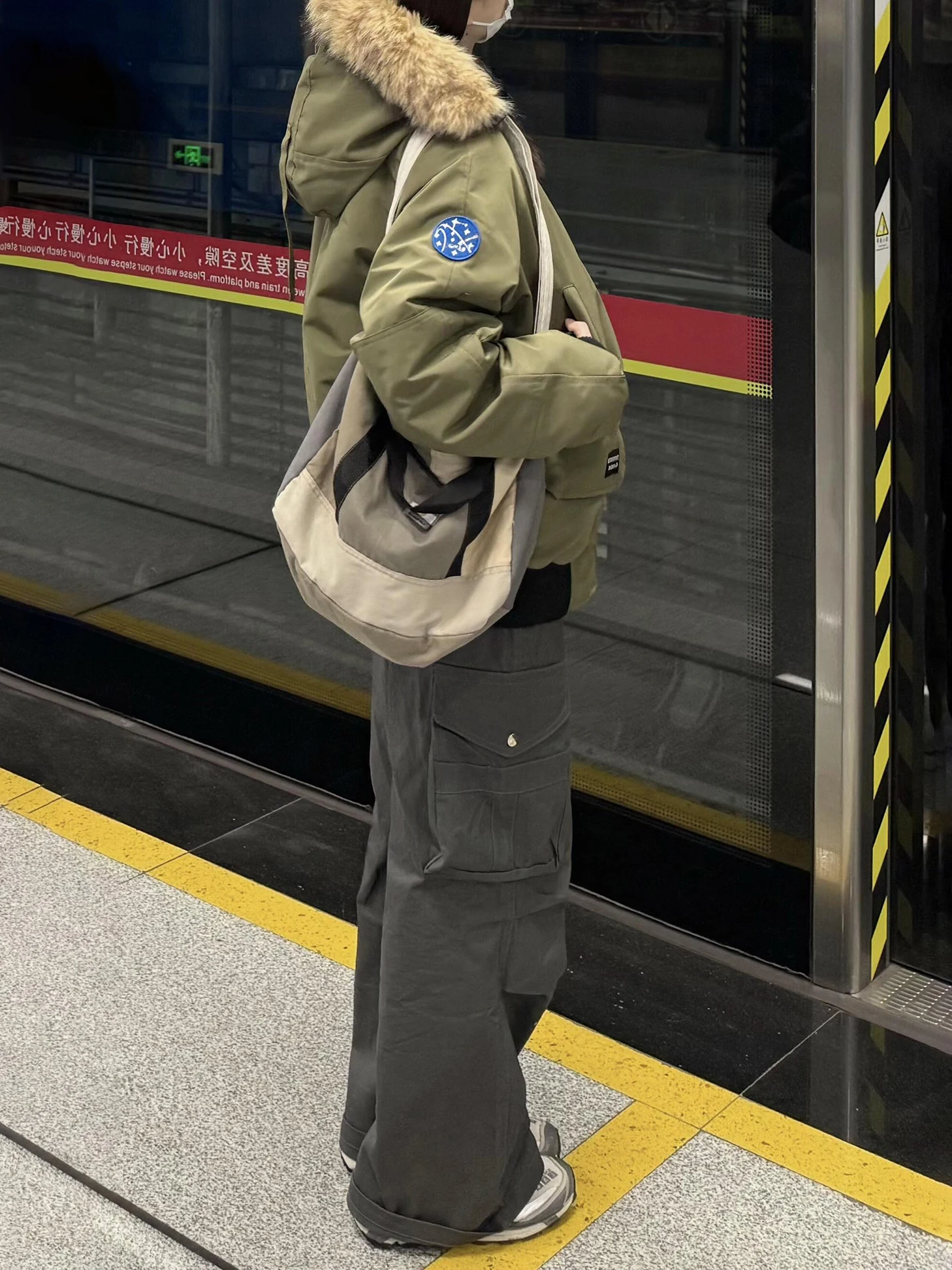 

Парка женская зимняя из натурального меха, простая, для дома, современная, молодежная, с эффектом двойки, хлопковая, с капюшоном, эластичная, высококачественная, на шнурке, трендовая