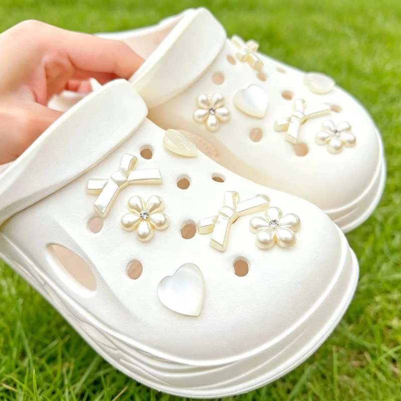 New Fashion Shoe Charms for Creative Pearl Bow Love Flower Clogs Shoe Buckle Cute Shoe Accessories Decoration for Girls Gift