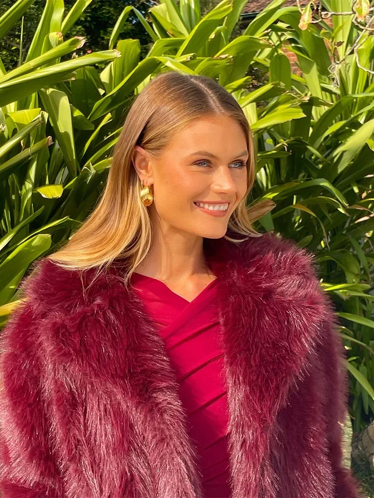 2025 Cappotto in pelliccia sintetica rosso vino Moda donna Risvolto Manica lunga Monopetto Giacche corte Autunno Inverno Lady Street Outwear