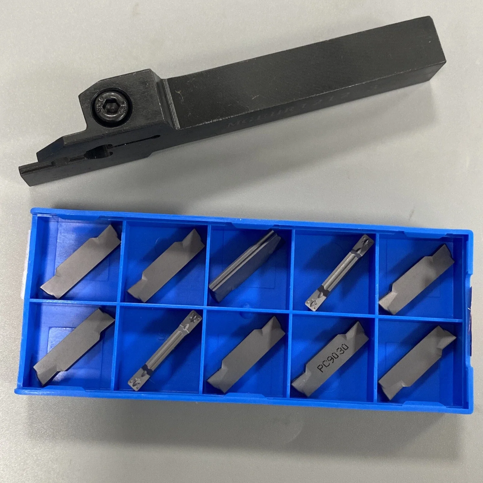 Lathe Cut-Off Grooving Parting Tool Holder with 10pcs MGMN300 Insert Blades And Wrench for Precision Metalworking