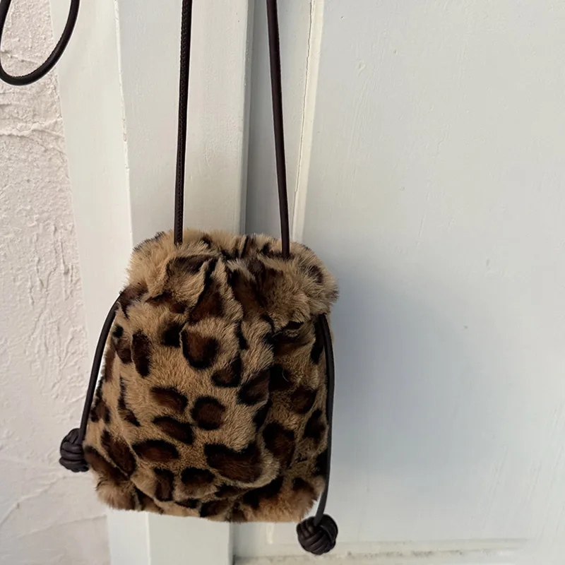 

Women Fluffy Fashion Mini Phone Pouch 2025 New Stylish Trendy Versatile Crossbody Bags Female Leisure Leopard Print Shoulder Bag