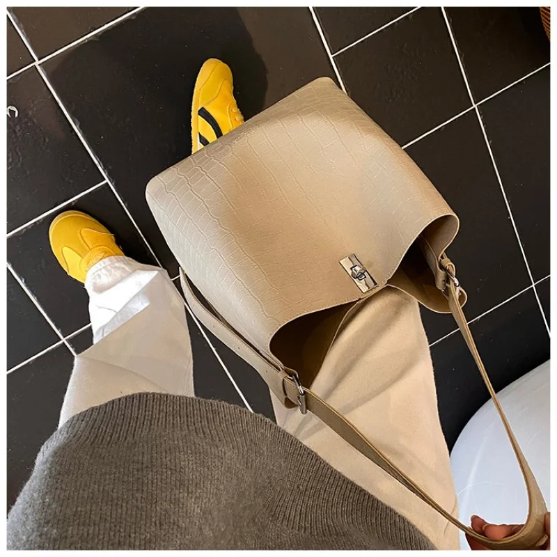 حقيبة كتف للسيدات مصنوعة من جلد البقر، قابلة للتنفس، راقية، عصرية، خفيفة الوزن، مظهر يومي #4