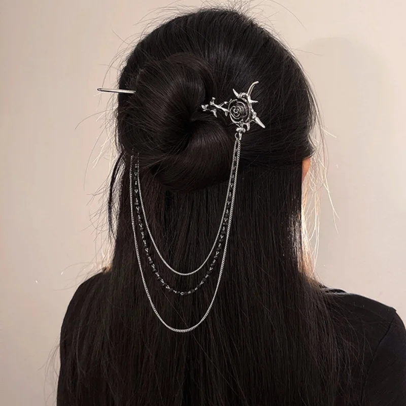 Horquillas modernas con borlas de Metal y flores rosas para mujer, horquillas para el pelo con flecos y cuentas negras, joyería para el cabello Hanfu chino