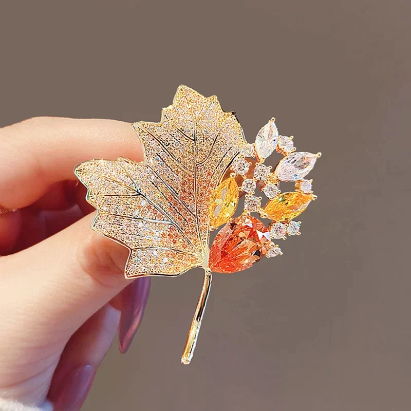 Trendy Rhinestone Leaf Maple Brooches Pins For Women Girls Wedding Party Green Jewelry Shirt Suits Cloth Accessories Cute Gift