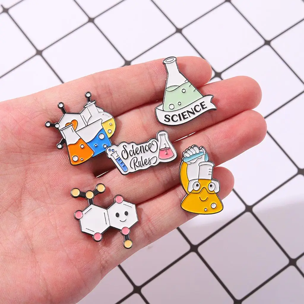 5x Cartoon Pins Brooch Science Pins Multi-Colored Brooches for Decor DIY , Chemical Science Symbols, Multiple sizes