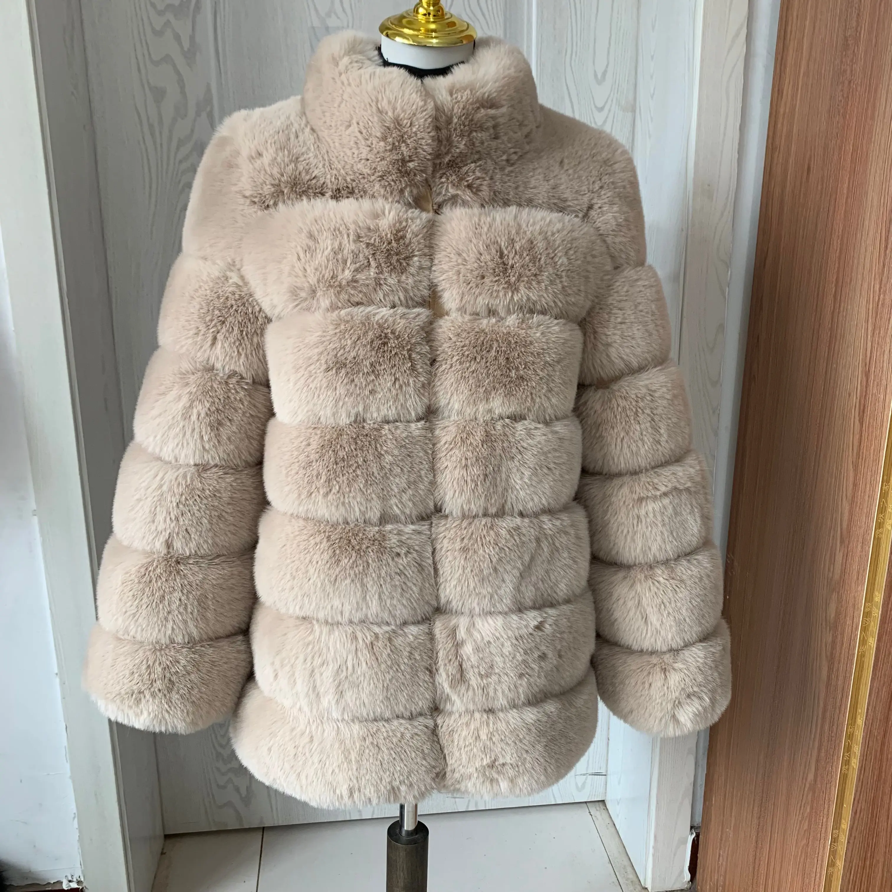 2022 Women\'s New Faux Fur Jacket Winter Warm Coat Plus Stand Collar Pink Faux Fox Fur Ladies Coat 70cm Long Sleeve Fluffy Fur