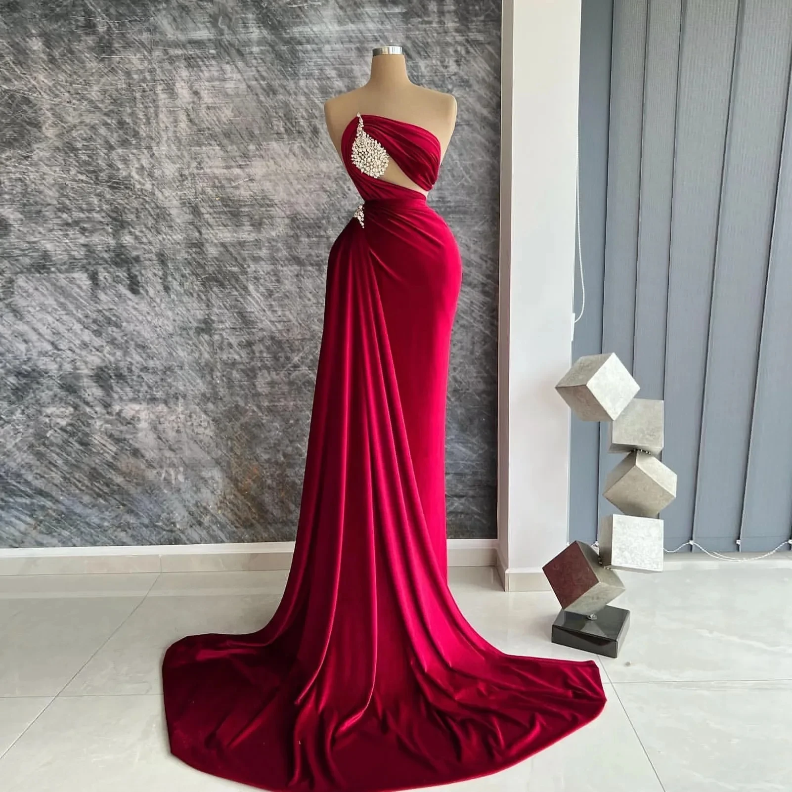 Vestidos De graduación De sirena De satén rojo oscuro para mujer, sin hombros, cristal, sin mangas, plisado, vestidos De fiesta De noche, vestido De boda