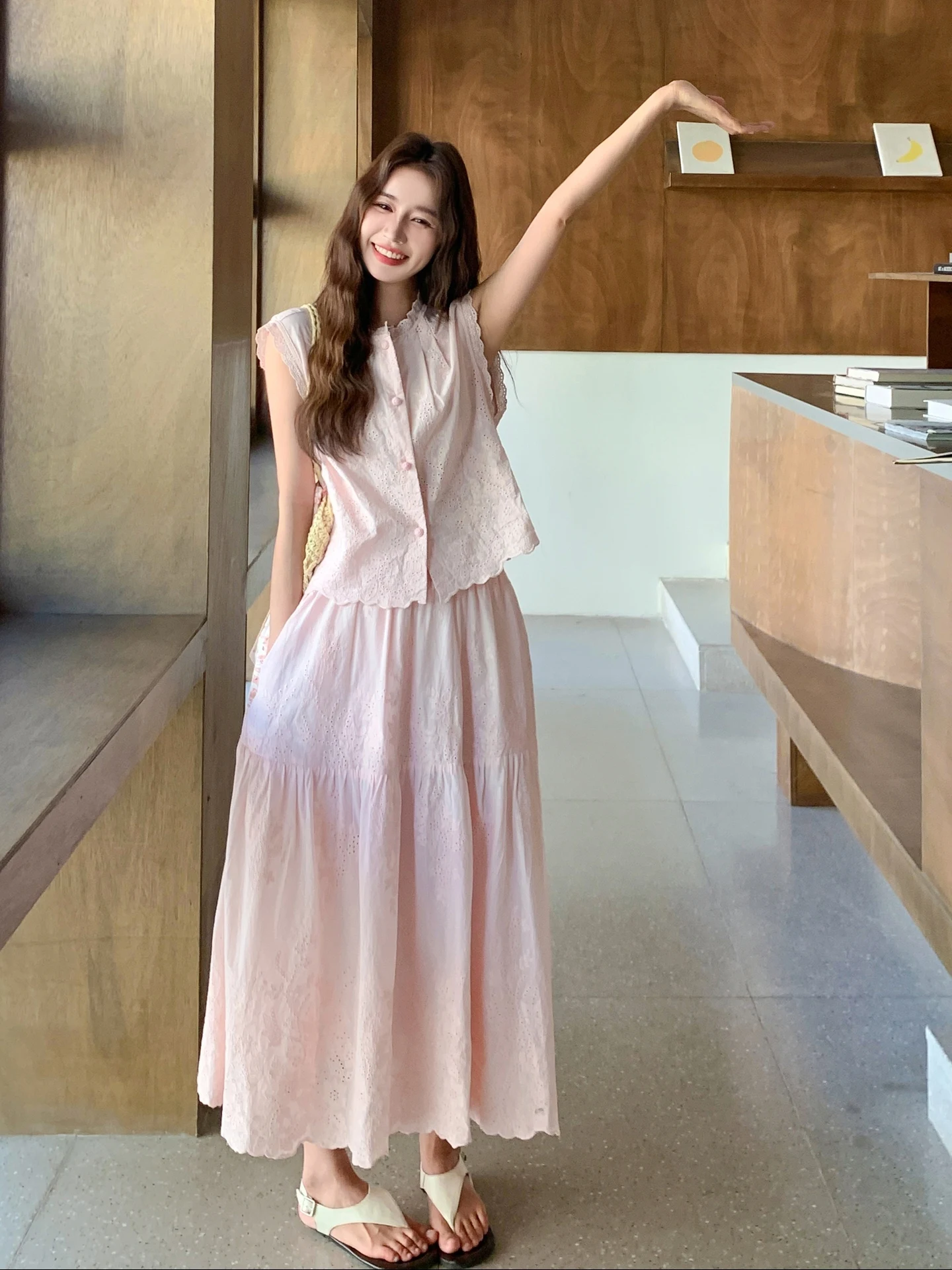 

Fashionable Embroidered round Neck Sleeveless Shirt And Half Skirt Set Women's Summer New Style Slimming Outfit Two Piece Suit