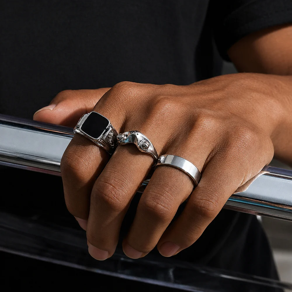 Geschnitzter Frosch Ring-Set mit quadratischer Platte für Herren, silberfarben, polierter Schmuck, verziertes Siegelring-Detail, kühne abstrakte Ringe – Detail 3
