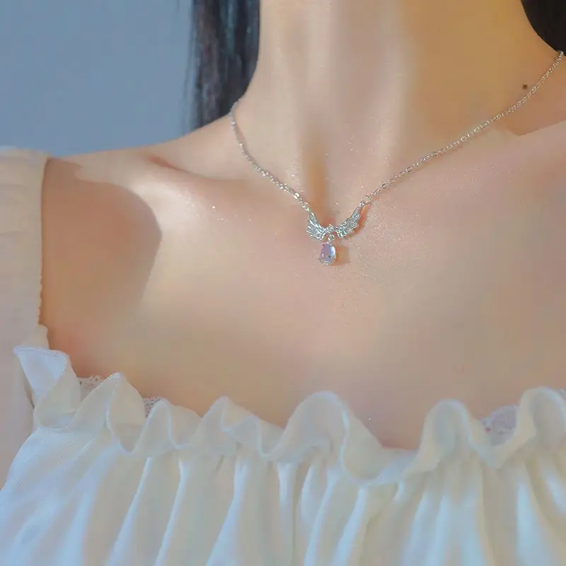 Light Luxury Angel Wings Pendant Necklace Ladies Fashion Exquisite Moonstone Collarbone Necklace Delicate Wedding Jewelry