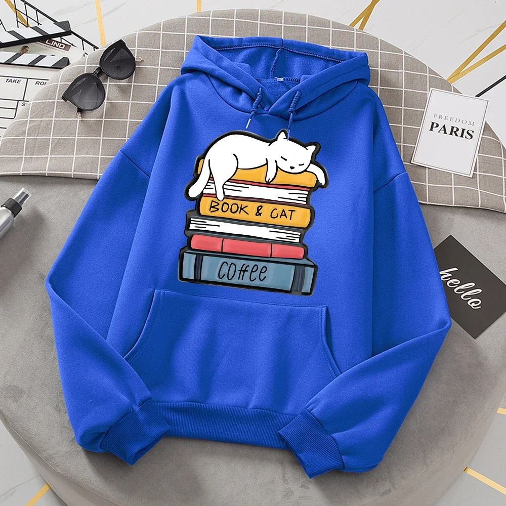 

White Cat Sleeping On A Pile Of Books Hooded Women Street Crewneck Hoodies Autumn Oversize Sweatshirt Casual Warm Unisex Clothes