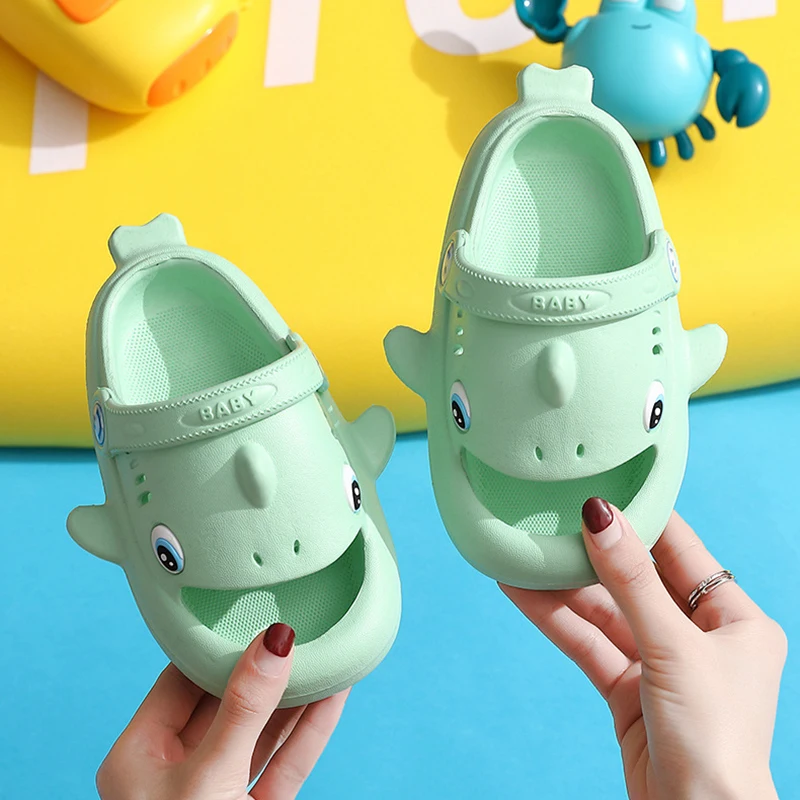 

Kids Sandals 2022 Summer Cartoon Shark Slippers Boys Girls EVA Mute Bathroom Shoes Antiskid Children Thick Bottom Beach Slipper