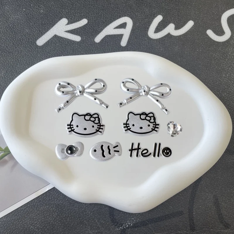 

New Silvery Hello Kitty Series Shoes Charms Fashion Butterfly and Flower Shoes Buckle Set DIY Removable Garden Shoes Accessory