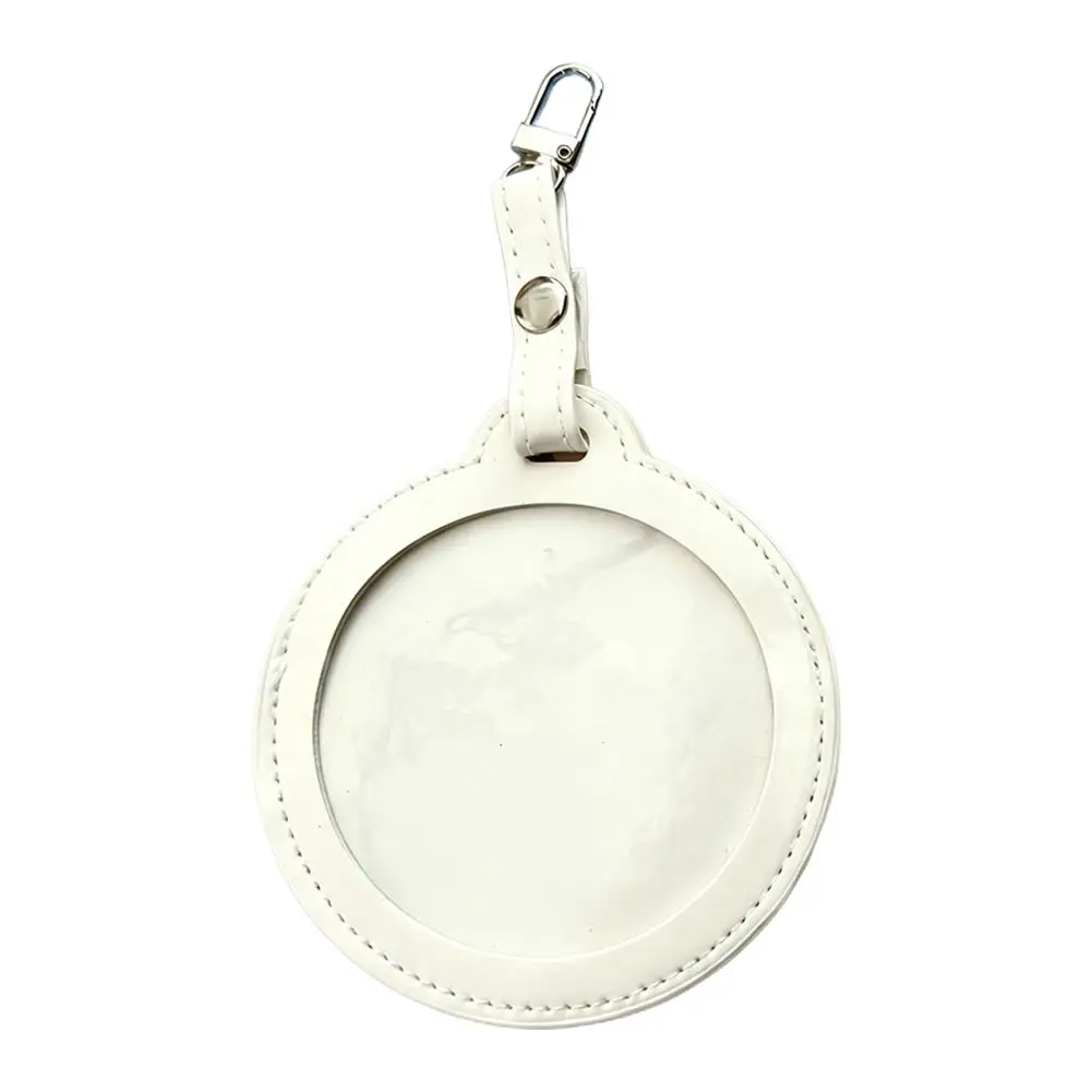 

Премиальный держатель для значков из ПУ, 75 мм, коллекционный футляр с прозрачным окном и металлической застежкой для значков с персонажами аниме, брелоков и шнурков для ключей.