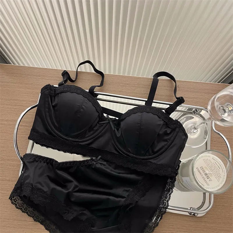 Trendiger Französisch Inspirierter Minimizer-BH für Damen aus Satin mit Spitze, Dünne Cups, Weicher Bügel, Formgebend, Anti-Sagging, Komfortabel
