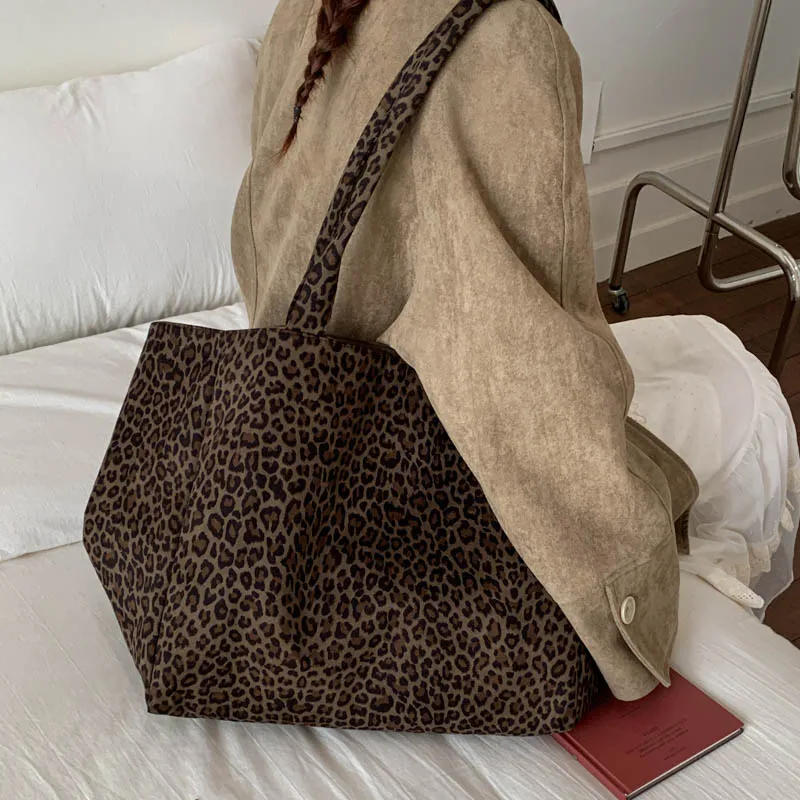 

Leopard Print Tote Bag Large Capacity Handbag Faux Suede Travel Satchel for Women Travel Shopping & Daily Use