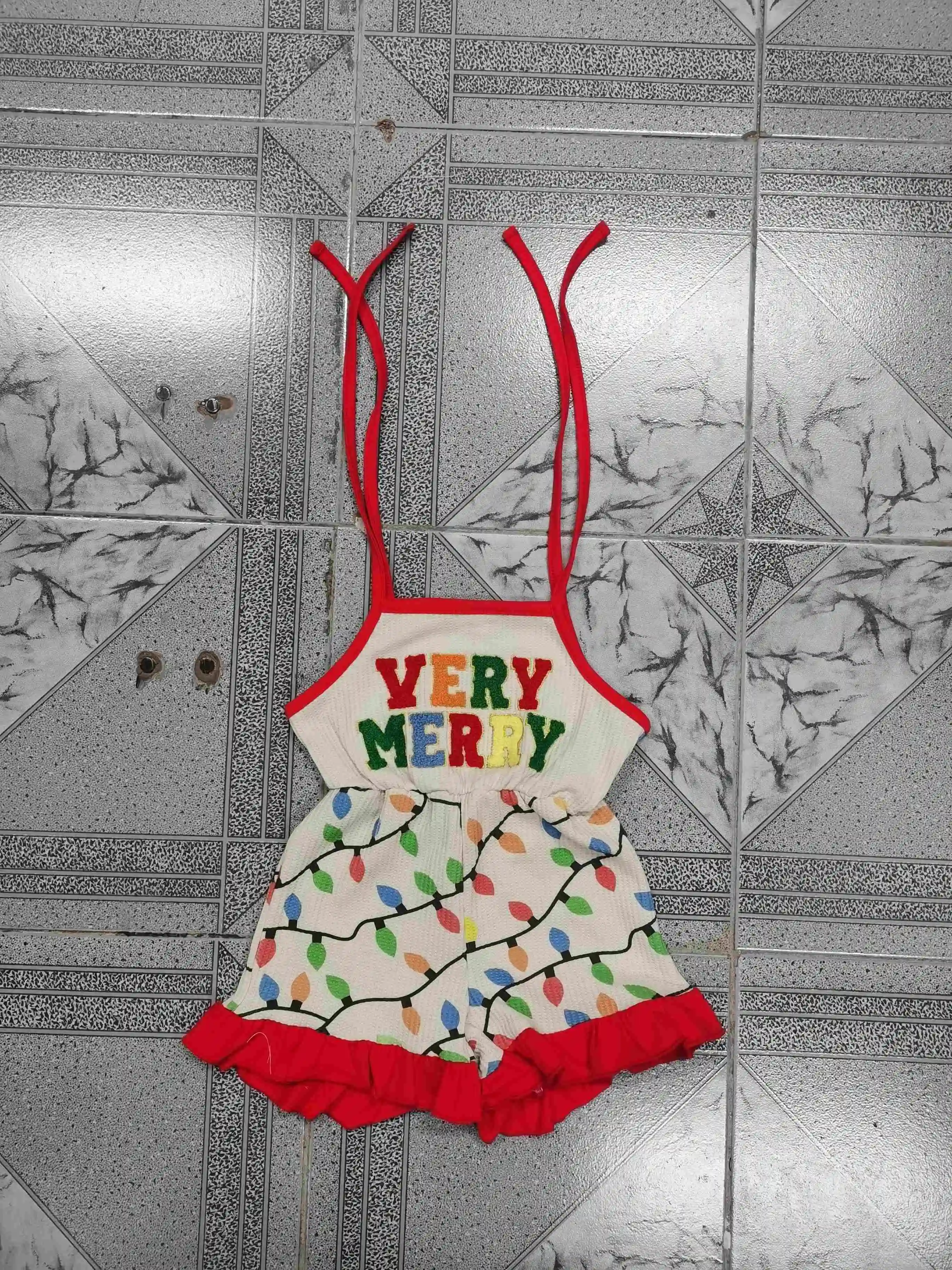 Salopette short de noël pour petites filles, lettres brodées, lumières imprimées, cravate sur les épaules, combinaison à volants