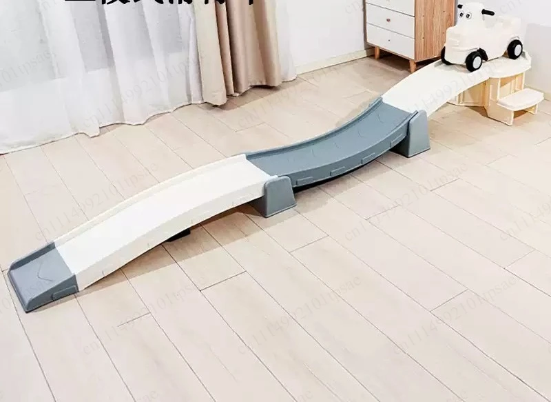 Plastic toy roller coaster with pulley - Fun amusement facilities