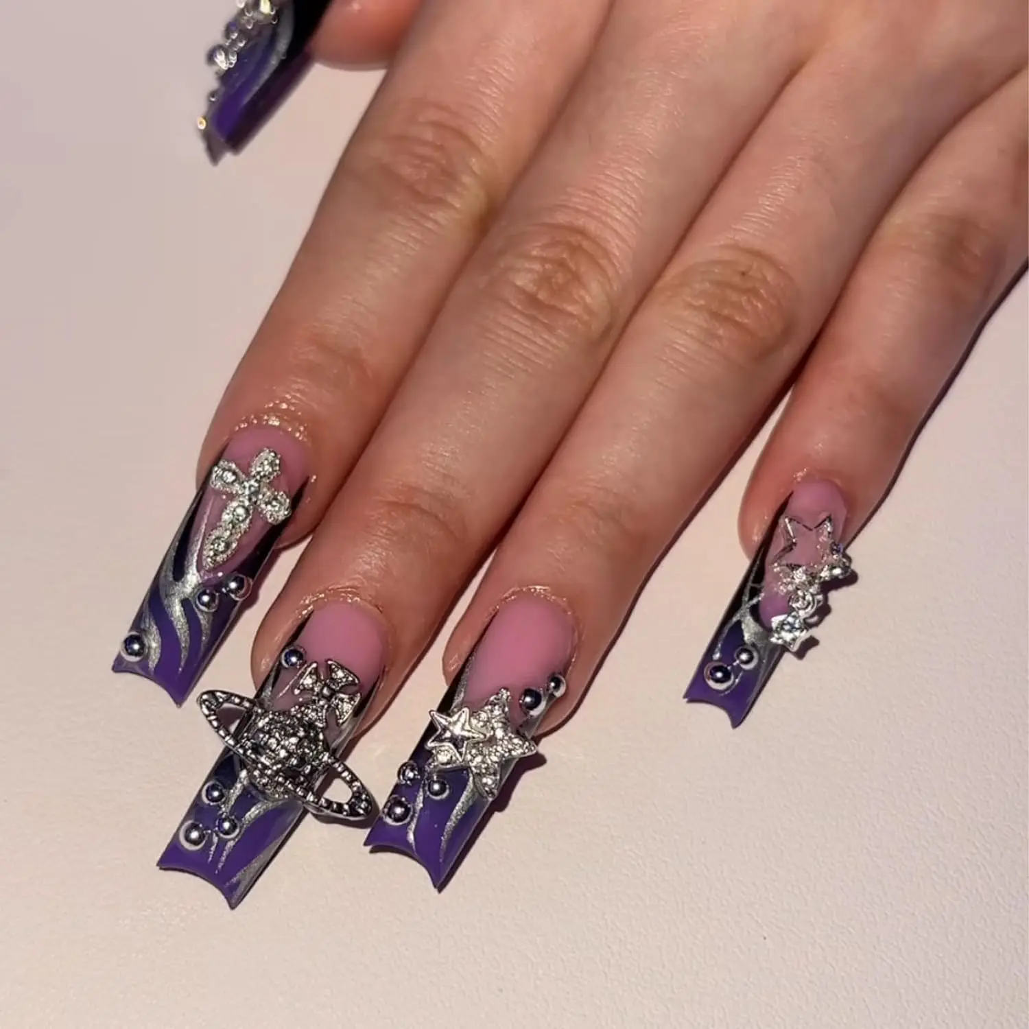 70 SZT. Ozdób do paznokci w kształcie gwiazd, srebrne gwiazdy, planety, krzyże, ozdoby do paznokci ze stopu, kamienie do paznokci, klejnoty do paznokci 2030