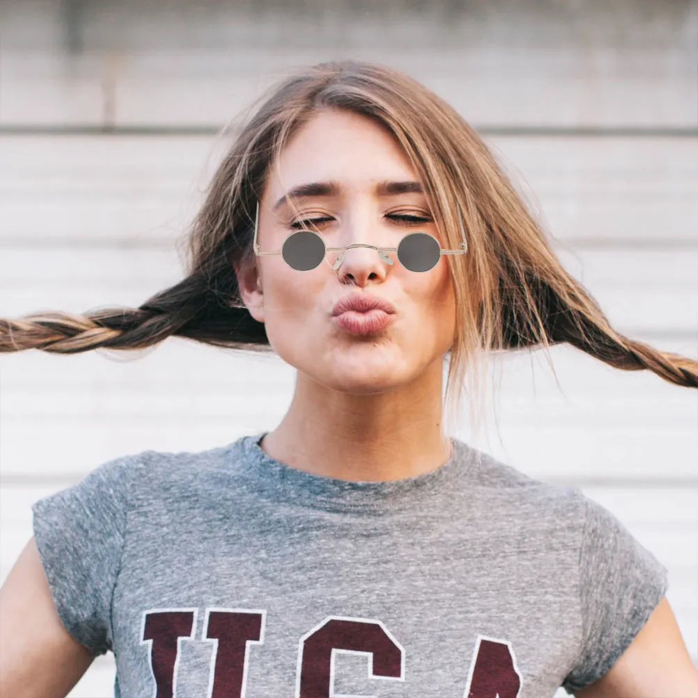 แว่นกันแดดทรงกลมสไตล์วินเทจ น้ำหนักเบา 2 คู่ สำหรับผู้หญิงและผู้ชาย แฟชั่นทันสมัยสำหรับกิจกรรมกลางแจ้ง