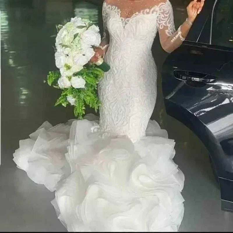Suknia ślubna syrena z nowoczesnymi, personalizowanymi koralikami i cekinami, Vestido Noiva Casamento, długie rękawy, organza, wielowarstwowe falbany.