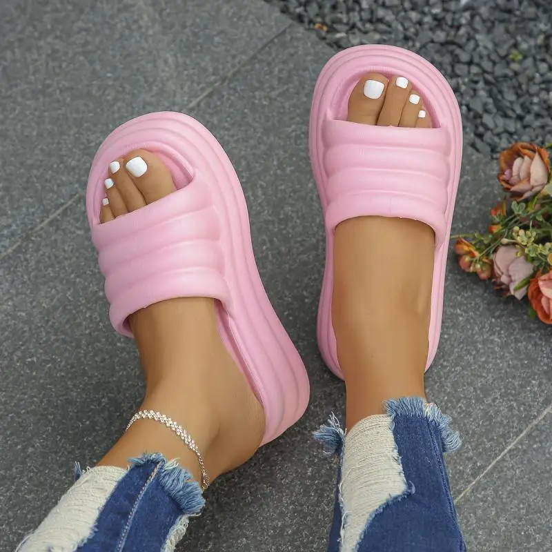 Pantofole con zeppa con plateau rosa sexy moda donna scivoli da spiaggia spessi 2024 estate donna di alta qualità EVA sandali da esterno antiscivolo