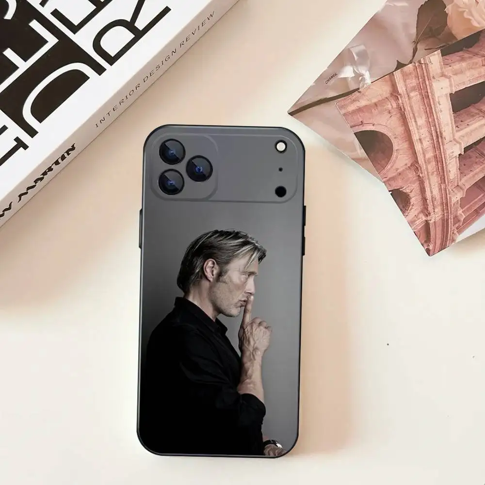 Coque de téléphone pour acteur Mads m-mikkelsen, étui souple noir pour iPhone 11,12,13,14,15,16,17,Pro,Max,Plus,E,SE4,Air,Mini