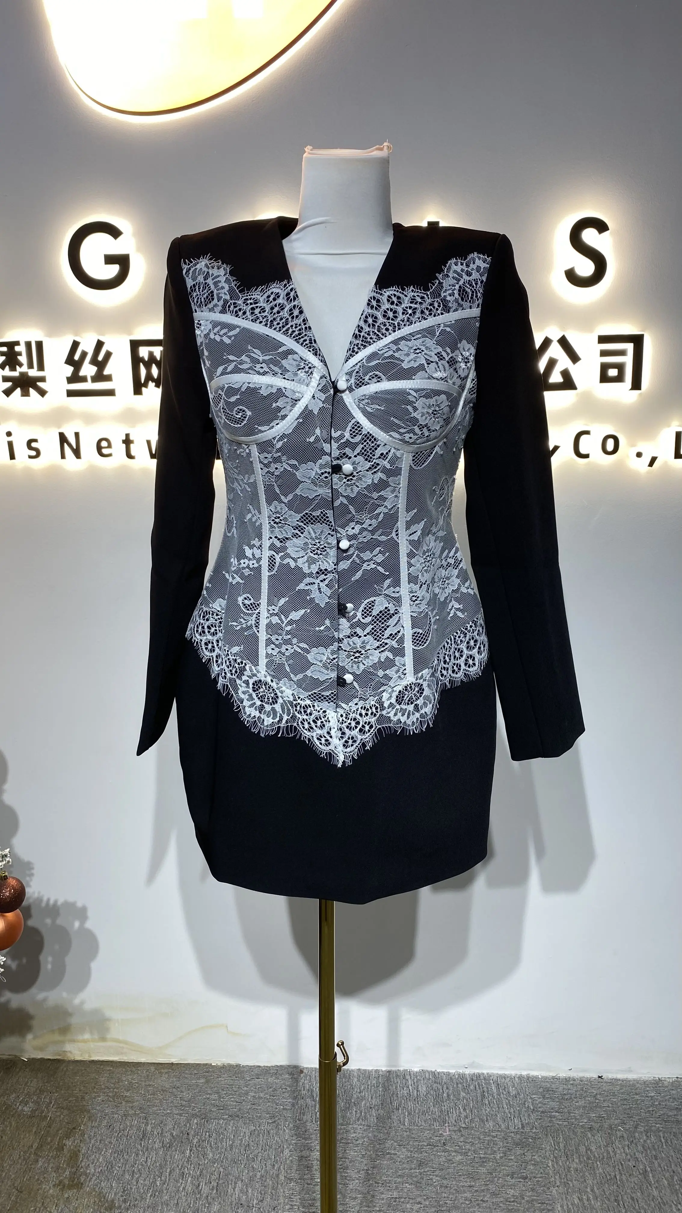 

Fashionable design lace patchwork V-neck jacket set, women's long coat-GZXX332