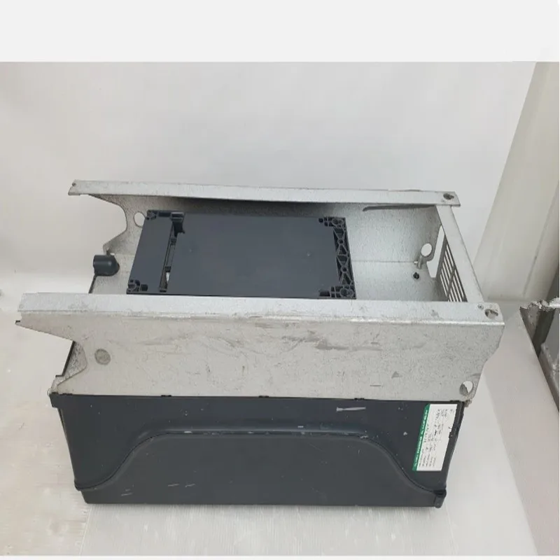 

Новый оригинальный инвертор ATV650D55N4 ATV650D75N4 ATV650D90N4 ATV650U75N4E ATV650D11N4E ATV650D15N4E ATV650D18N4E