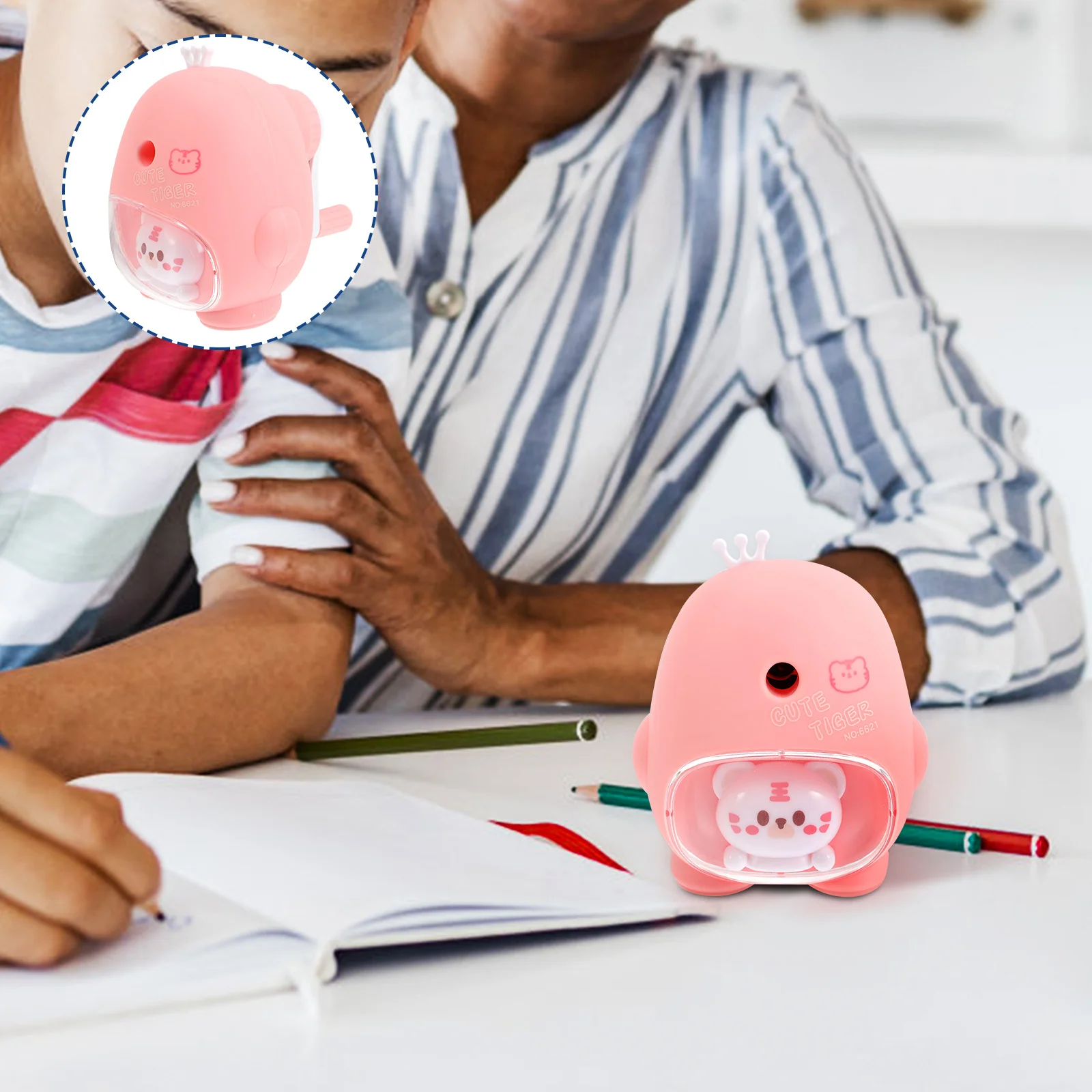 Simpatico cartone animato per bambini Manuale Scatola per trucioli di grande capacità Colore brillante Materiale scolastico di cancelleria per studenti Matita di plastica portatile