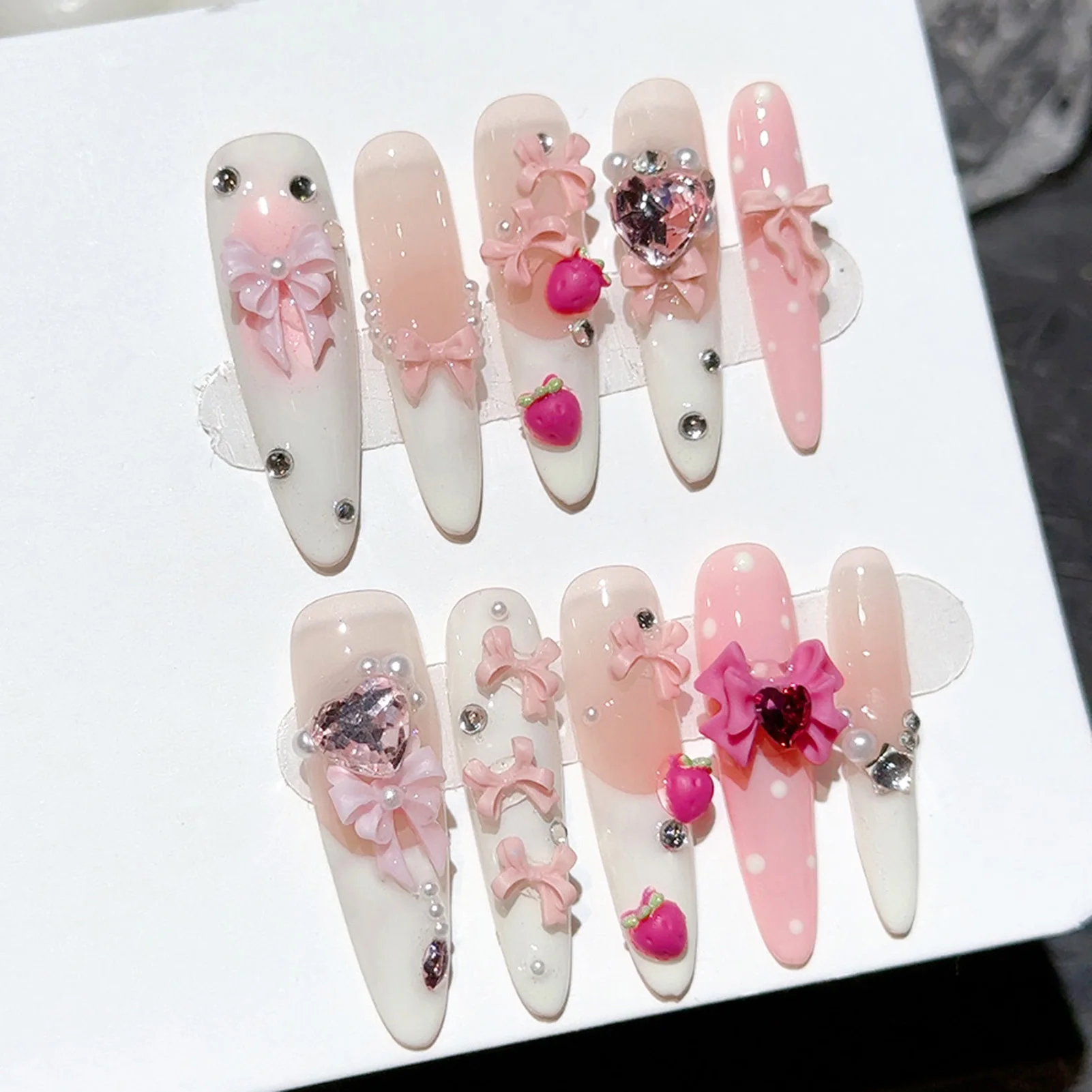 

Бело-розовые накладные ногти с эффектом румянца, 10 шт., ручной работы, длинные, формы «кофейн» и «стилетто», с бантом и клубничным декором, френч, искусственные ногти