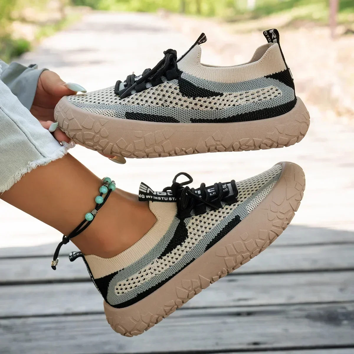 Damen-Strick-Sneaker mit Flying-Weave-Struktur, Schnürung, dicker Sohle, rutschfest, atmungsaktives Mesh, Outdoor-Walking-Freizeitschuhe – Detail 2