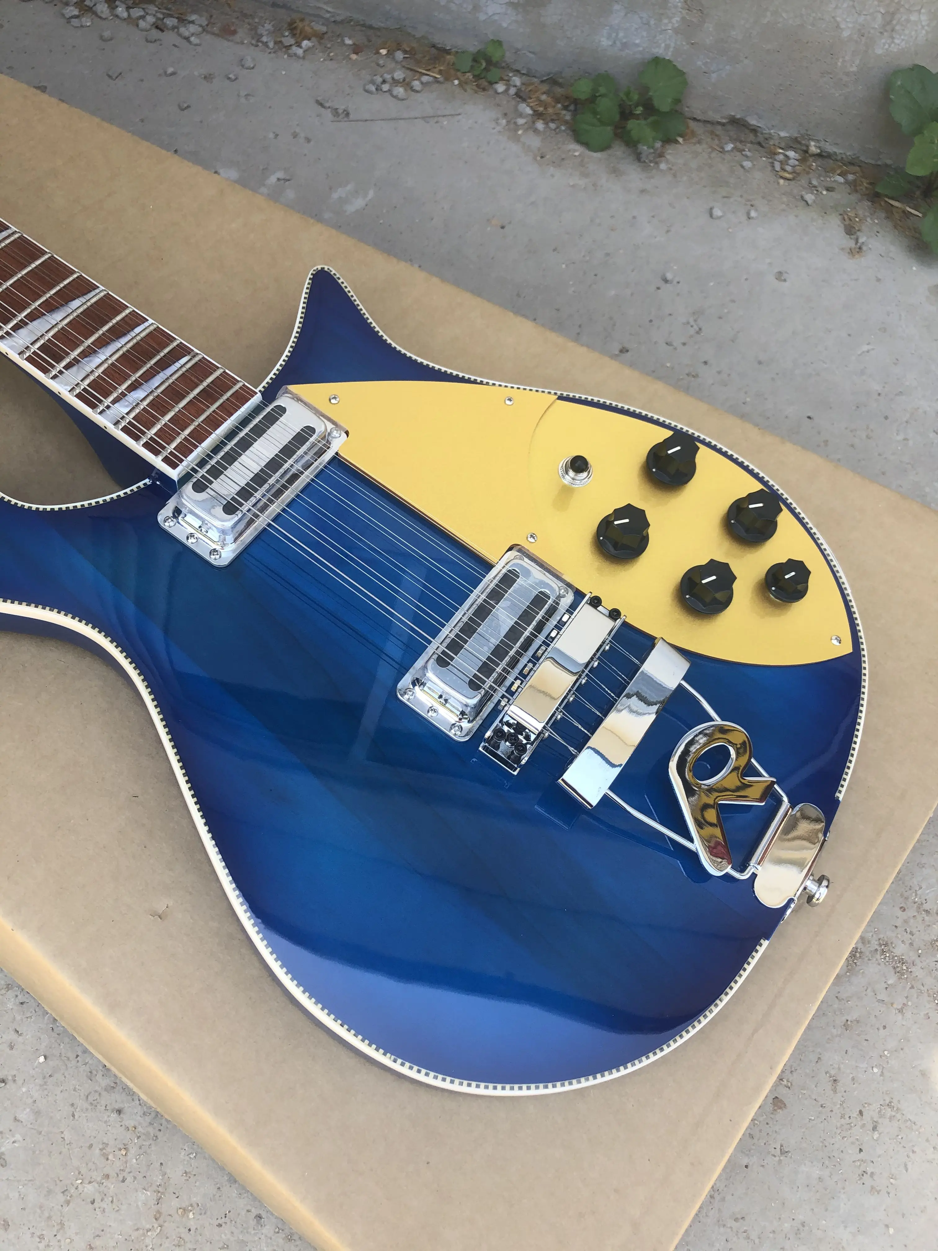 Gitara elektryczna Blue Ricken 660, podstrunnica z palisandru, duży wibrator, przezroczysta szyjka, wytrzymałe złącze 'R'Ta Stock