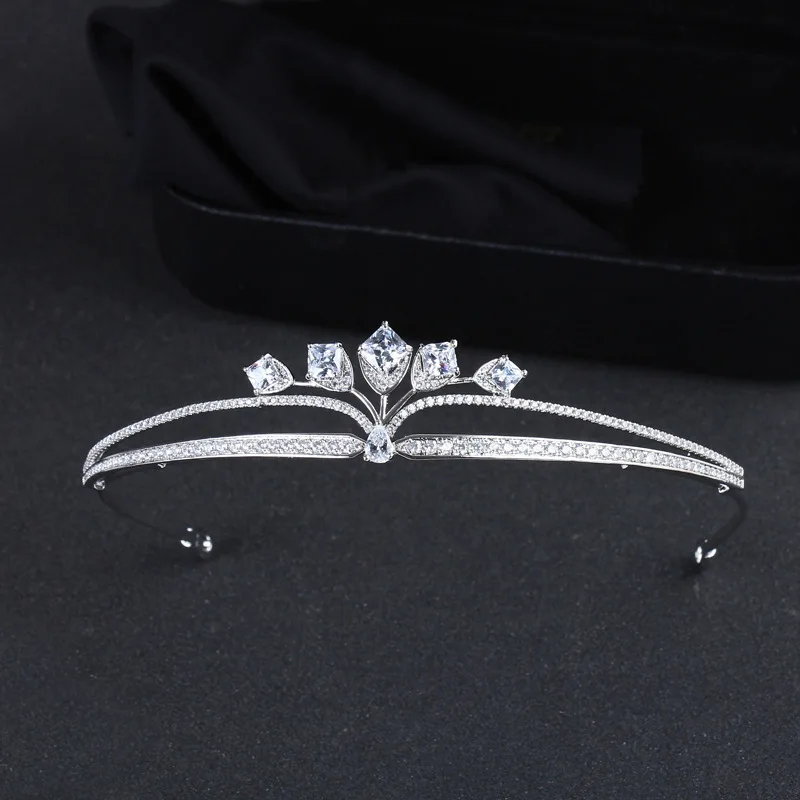 

Elegant Everyday Jewelry Shiny Leaf Type Headwear Crown Gown Accessories for Dubai Party Prom Gifts Wedding Festival H-27