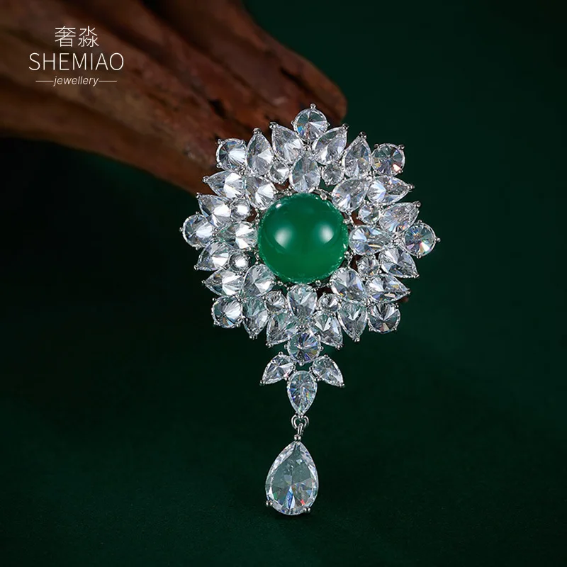 Chinese Palace Retro Sunflower Brooch For Women Reverse Set Zircon Emerald Green Stone Auspicious Lucky Luxury Jewelry Pin Gift