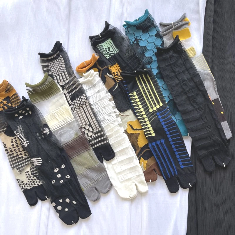 

High Quality Comfortable Summer Ultra-Thin Split Toe Woman Cotton Socks Golden Silk Stripe Two-Toed Japanese Harajuku Tabi Sox