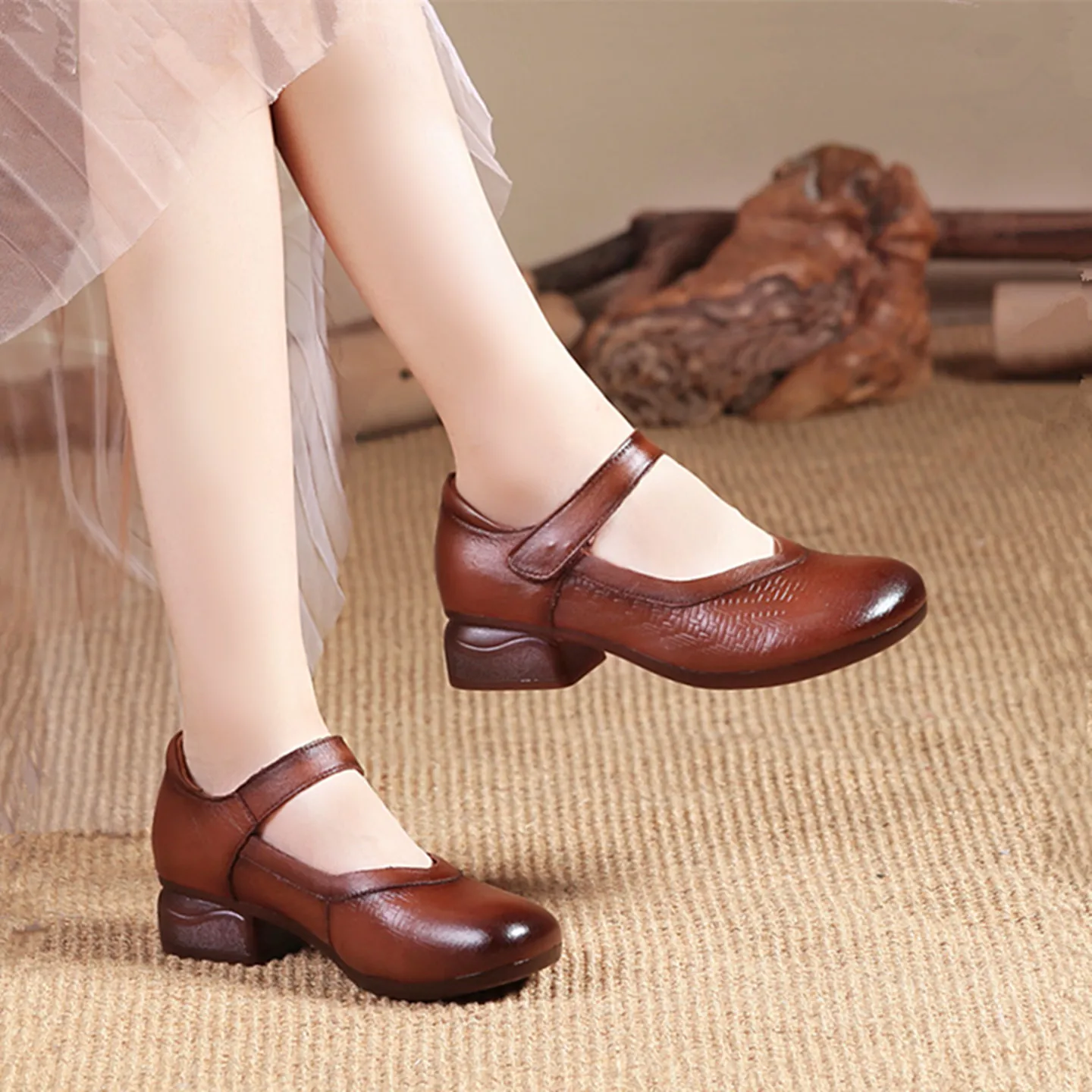 

Retro Ethnic Sle Genuine Leather Single oes Women's oes Medium Heel Soft Bot Comfortable Mom oes for Middle-Aged W...