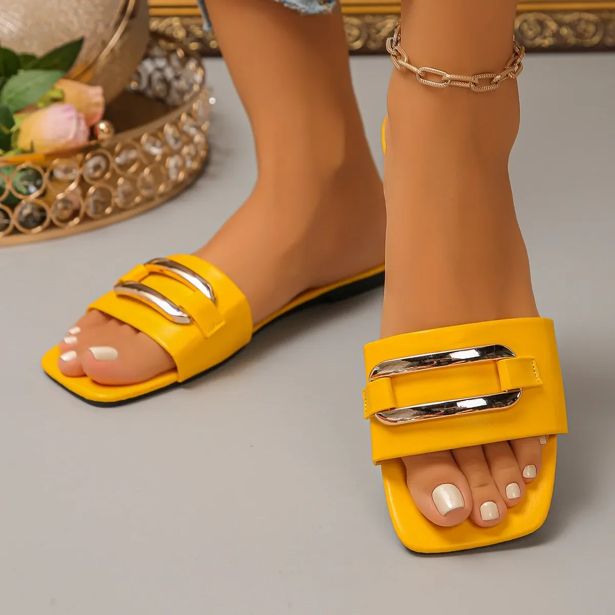 Fashion Women Slippers Square Toe Chain Slippers Beach Slides Women Lightweight Flat Sandals Trend Metal Decoration Casual Shoes