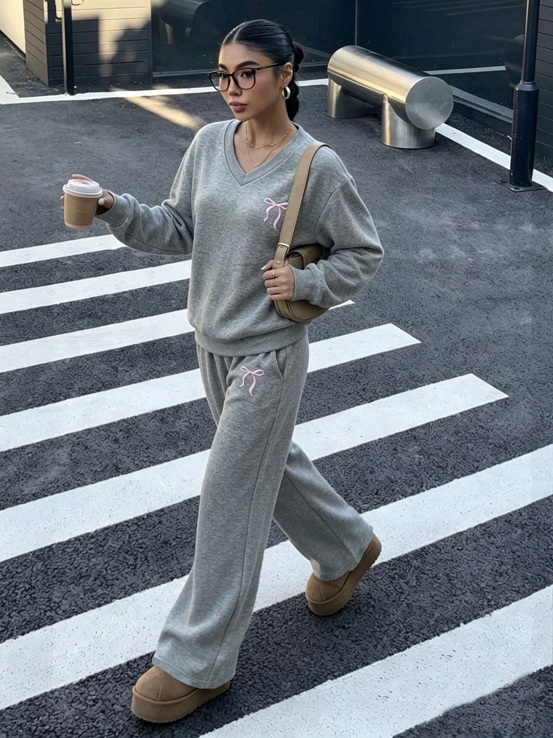 Women Cute Bow Embroidery Matching 2‑Piece Set V‑Neck Sweatshirt & Wide Leg Pants Casual Tracksuit view 4