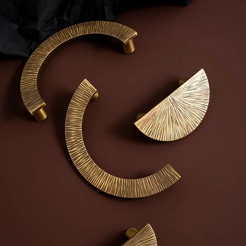 Antique Handmade Hammer Pattern Furniture Handle High End Retro Cabinet Handles Creative Semi-circular Vertical Pattern Pulls
