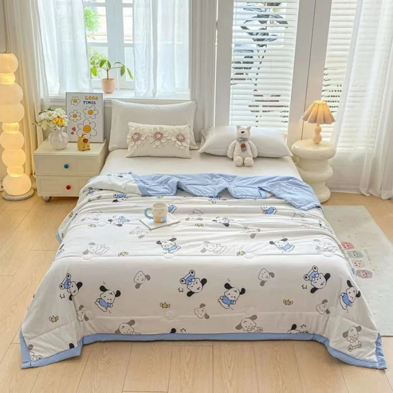 Air-Conditioner Friendly Lightweight Comforter    - Ideal for use in air-conditioned rooms, providing just the right