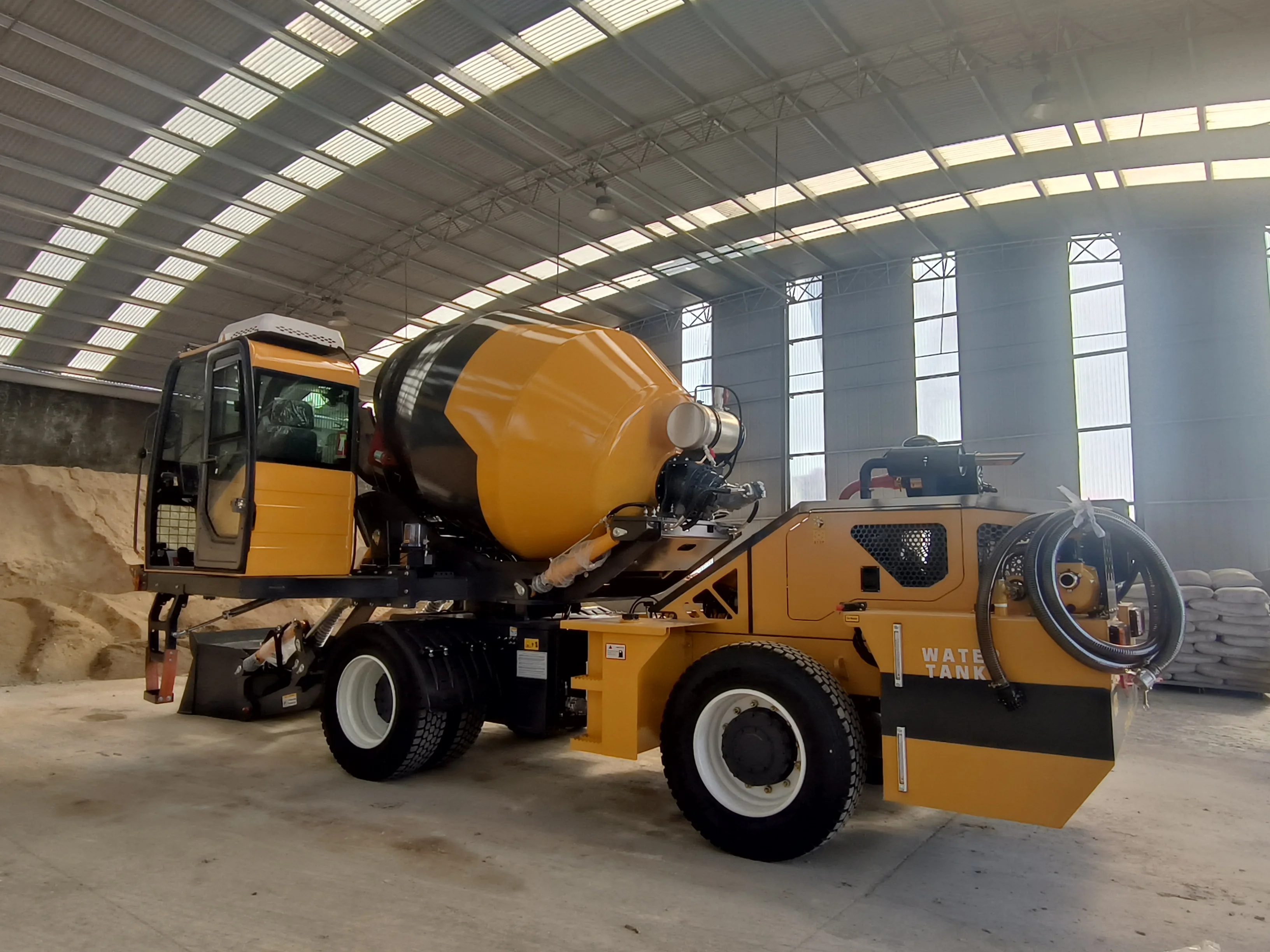 Factory Direct Wholesale Low Cost 3.5 Cubic Meter Self Loading Concrete Mixer Truck  for Construction Site