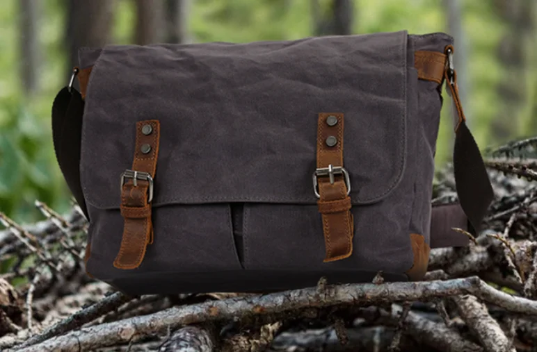 

Men's European-Style Vintage Single-Shoulder Leather Canvas Bag with Large Capacity Water-Resistant Casual Travel Bag