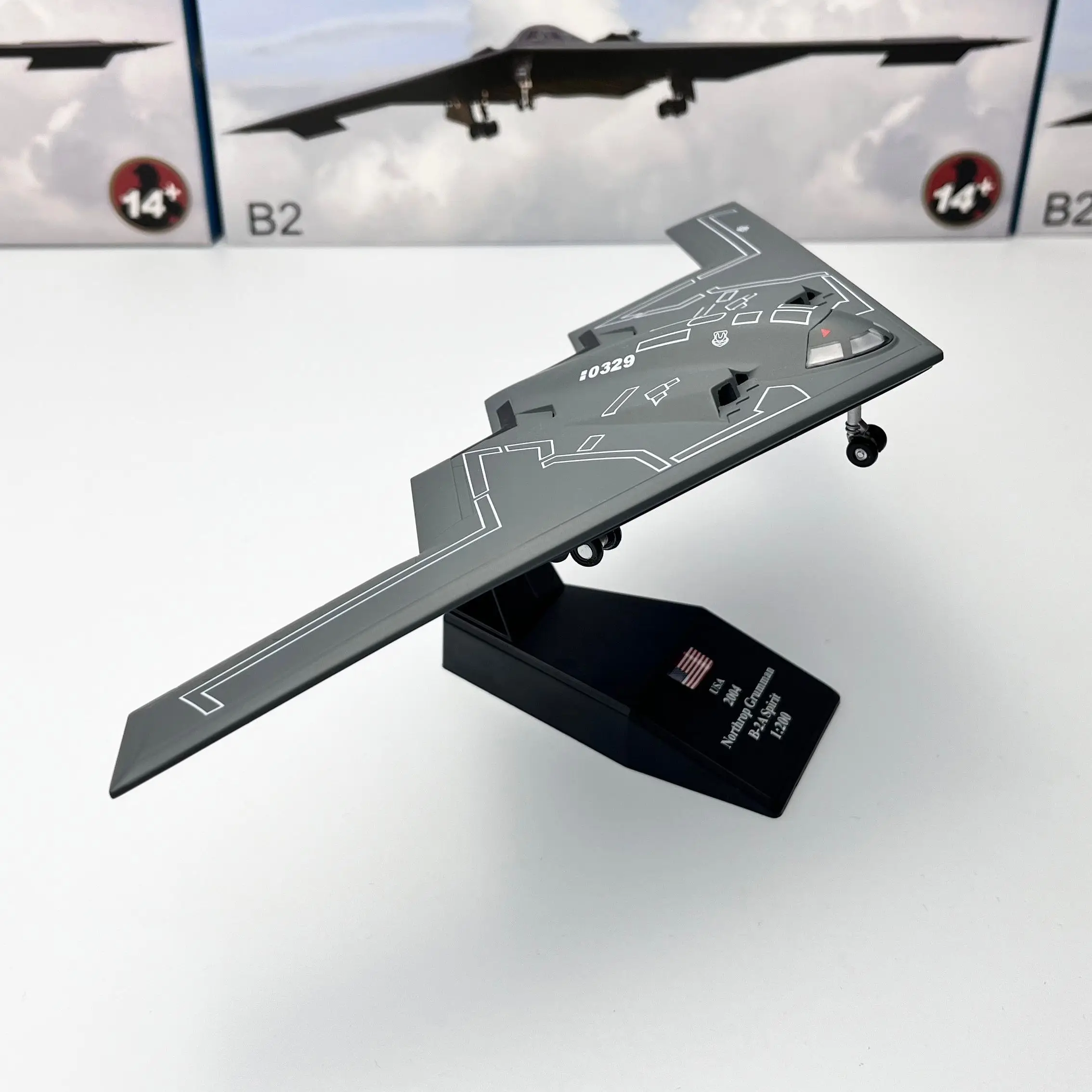 Scale 1/200 Fighter Model, US B-2 Spirit Bomber Military Aircraft Replica Aviation World War Plane Collectible Toys for Boys