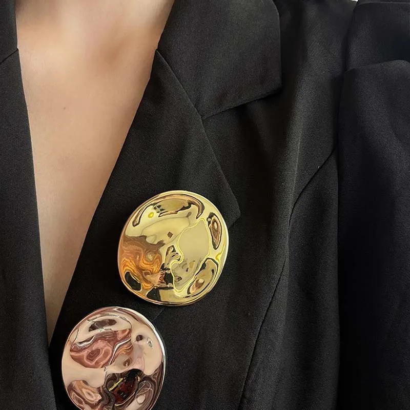 Broches Redondos Grandes en Color Oro y Plata, Tendencia 2026, para Mujer, Broche de Metal Minimalista con Diseño Irregular Plegado, Joyería, Regalo