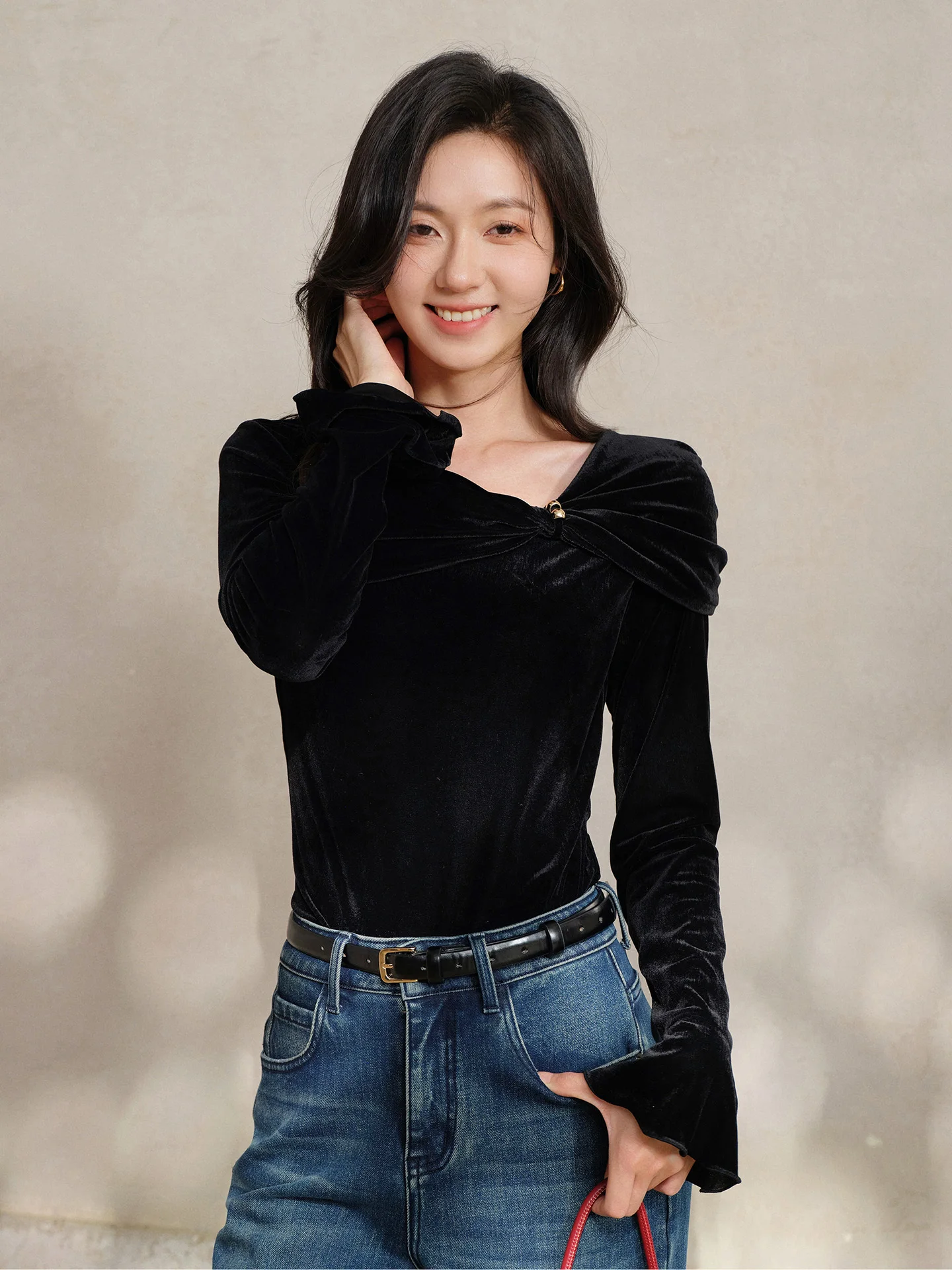 غير المتماثلة المخملية تويست الجبهة للنساء النمط الفرنسي سليم طويل الأكمام تي شيرت شتوي لينة بسط بلوزة سوداء مظهر يوميا #3